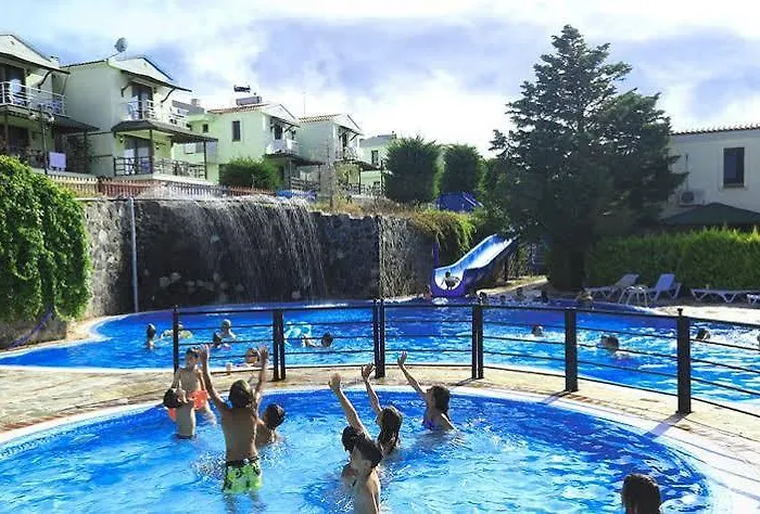 Akay Garden Family Club 酒店 *