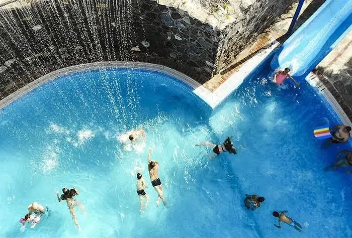 Akay Garden Family Club *